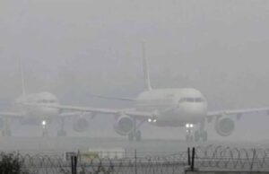 ठंड के साथ बढ़ा प्रदूषण का प्रकोप, दिल्ली में घने कोहरे से उड़ान सेवाएं प्रभावित; सरकार अलर्ट