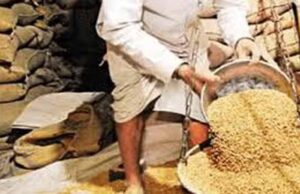 प्रशासन की बड़ी कार्रवाई: गड़बड़ी मिलने पर दो राशन दुकानों का संचालन बंद