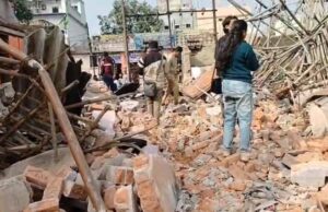 गोलीकांड के आरोपी के ठिकाने पर निगम की कार्रवाई, पुलिस सुरक्षा में बुलडोजर ने तोड़ा कब्जा