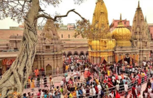 श्रद्धालुओं की भीड़ को देखते हुए काशी विश्वनाथ मंदिर में VIP व प्रोटोकॉल दर्शन बंद