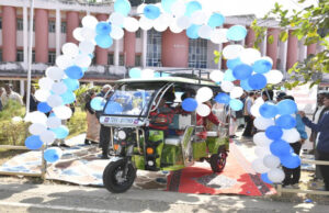 ग्रीन कैंपस की ओर कदम: बरकतउल्ला यूनिवर्सिटी में IIT मॉडल पर शुरू हुए ई-रिक्शे