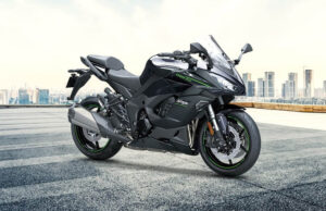 नई Kawasaki Ninja 1100SX भारत में उपलब्ध, 2026 मॉडल की कीमत और खासियतें