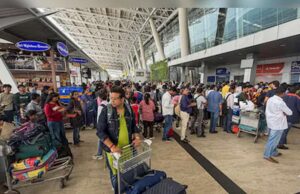 इंडिगो की फ्लाइट कैंसिल, MP में फंसे यात्री: शादी के लिए ट्रेन पकड़ी, री-शेड्यूलिंग के कोई आसार नहीं अगले 3 दिन