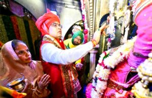 सीएम भजनलाल शर्मा ने पूंछरी का लौठा स्थित श्रीनाथजी मंदिर में किए दर्शन