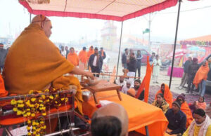 शंकराचार्य स्वामी अविमुक्तेश्वरानंद का अनशन जारी, गंगा स्नान को लेकर नहीं माने