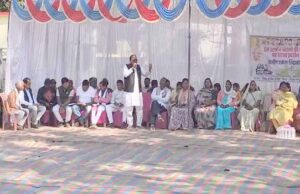 हर्री स्टेशन पर कांग्रेस का रेल रोको प्रदर्शन, कोरोना काल के बाद बंद ट्रेनों के ठहराव को लेकर उठी आवाज