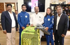 चयनित खिलाड़ियों को दिए हॉकी किट उप मुख्यमंत्री साव ने नेशनल सेंटर ऑफ एक्सीलेंस में चयनित खिलाड़ियों को परफॉर्मेंस असेसमेंट से पहले दी हॉकी किट