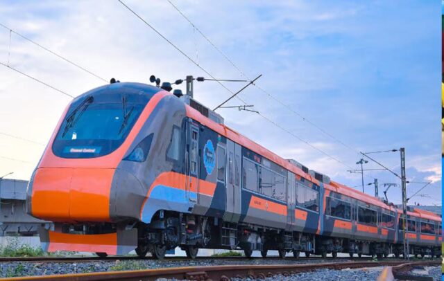 Vande_Bharat_Express_73_1-4.jpg