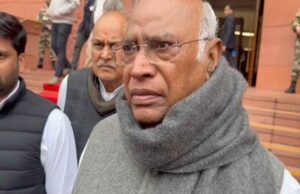विमान हादसे ने राजनीतिक हलचल बढ़ाई, खड़गे बोले- सच्चाई सामने आनी चाहिए