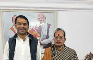 लालू के ‘लाल’ को NDA का न्योता! विजय सिन्हा के भोज में दिखे तेज प्रताप यादव