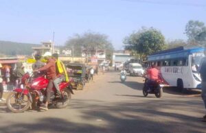 किरगी पंचायत में नहीं है ऑटो स्टैंड की सुविधा पंचायत नहीं है खतरों से खाली