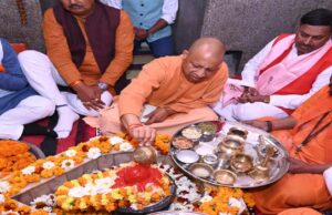 महाशिवरात्रि पर गोरखनाथ मंदिर के शक्तिपीठ में सीएम योगी ने किया देवाधिदेव महादेव का रुद्राभिषेक