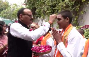 आवास पर तिलक और सम्मान समारोह: ब्रजेश पाठक ने 101 बटुकों को किया सम्मानित, सियासी मायने तेज