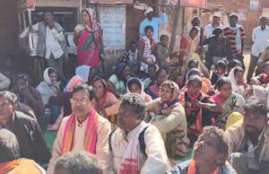 आदिवासी युवक की मौत पर सियासी घमासान: एसडीएम पर आरोप, एक करोड़ मुआवजा व नौकरी की मांग
