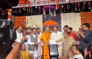 आध्यात्मिक मुलाकात: मुख्यमंत्री विष्णुदेव साय ने स्वामी कैलाशानंद गिरी से की विचार-विमर्श