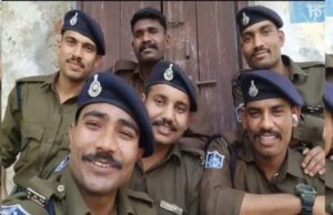 ‘कपड़ा नहीं तो क्या हुआ, वर्दी तो है’: 6 कॉन्स्टेबल की रील्स पर विवाद, नोटिस जारी