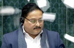 संसद में अनुशासनहीनता पर सख्त कार्रवाई, लोकसभा सेशन भर के लिए सांसद सस्पेंड