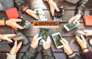 Google का अलर्ट: 40% स्मार्टफोन में बढ़ा खतरा, अपनी सेफ्टी के लिए ये कदम उठाएं