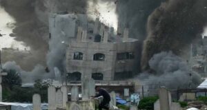 गाजा में इजरायल का घातक एयरस्ट्राइक, 3-मंजिला इमारत को किया निशाना, खौफनाक दृश्य कैमरे में कैद