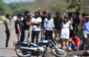 दो बाइकों की टक्कर में पति-पत्नी समेत 3 की मौत