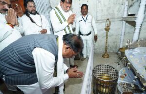 मुख्यमंत्री विष्णु देव साय गिरौदपुरी में संत समागम एवं गुरुदर्शन मेले में हुए शामिल