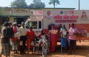 बोड़ेगाँव में ‘सर्विस ऑन व्हील्स’ की दस्तक, 137 लोगों को मिली सरकारी सेवा