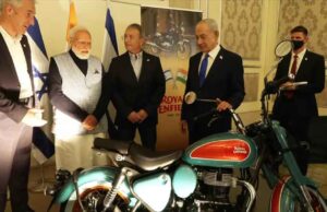 भारत की ‘धांसू’ मोटरसाइकिल का इजराइल में जलवा, मोदी-नेतन्याहू ने किया खास पोज