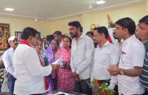 विधायक कार्यालय में उपमुख्यमंत्री विजय शर्मा ने लोगों की समस्याएँ सुनीं