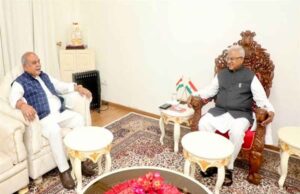 राज्यपाल पटेल से मध्यप्रदेश विधानसभा अध्यक्ष तोमर ने की सौजन्य भेंट