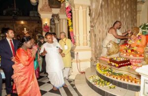 राष्ट्रपति द्रौपदी मुर्मु ने इस्कॉन और प्रेम मंदिर में की श्रद्धा से पूजा-अर्चना