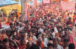 नवरात्रि पर यूपी के देवी मंदिरों में श्रद्धा का सैलाब, लाखों श्रद्धालुओं ने किए दर्शन