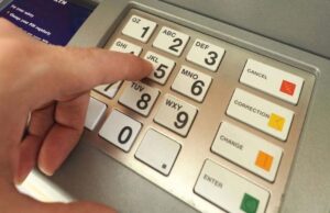 ATM से पैसे निकालने के नियम बदलने जा रहे हैं, 1 अप्रैल से होगी महंगी प्रक्रिया