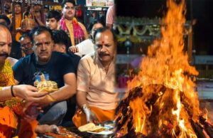 कुबेरेश्वर धाम में पं. प्रदीप मिश्रा ने मनाया होलिका दहन, सौ से ज्यादा होलिकाएं जलीं शहरभर में