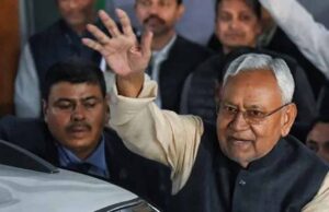 CM फेस पर सस्पेंस बरकरार: नीतीश कुमार ने फिर दिए संकेत, बड़े नेता की पीठ थपथपाई