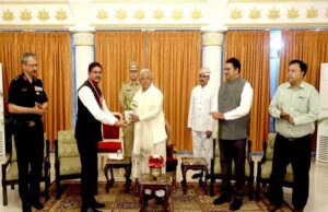 प्रगति के आयामों में लोकतांत्रिक मूल्यों की महत्ता का अनुभव करें: राज्यपाल
