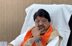 श्रमिक वर्ग कल्याण के लिये बहुमंजिला एलआईजी और ईडब्ल्यूएस आवास निर्मित करें : मंत्री विजयवर्गीय