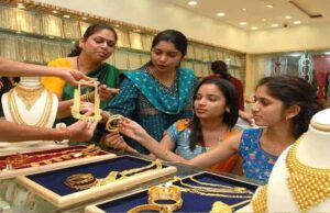 सोना-चांदी के दाम गिरे, अचानक सस्ती हुई धातुएँ, बाजार में दिखी उत्सुकता