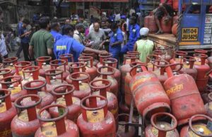 देशभर में एलपीजी सप्लाई पर सख्ती, 990 FIR और 1.2 लाख छापेमारी से हड़कंप