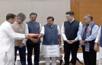 राघव चड्ढा समेत चार नेताओं ने बीजेपी जॉइन की, मिठाई खिलाकर स्वागत किया नितिन नवीन और अशोक मित्तल ने