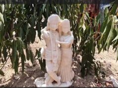 जेसीबी से खुदाई के दौरान निकली मूर्ति, ग्रामीणों ने बनाया अस्थायी मंदिर