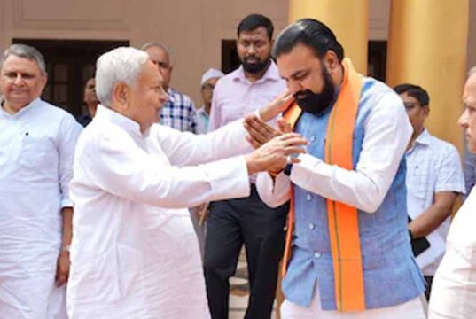 पटना में नीतीश कुमार की सम्राट चौधरी से मुलाकात, डिप्टी सीएम और मुख्य सचिव से भी भेंट