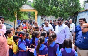 शिक्षा मंत्री गजेन्द्र यादव ने दुर्ग के प्राथमिक विद्यालय का किया निरीक्षण
