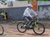 हाईकोर्ट जज की अनोखी पहल: कार नहीं, साइकिल से पहुंचे अदालत; हर तरफ हो रही चर्चा