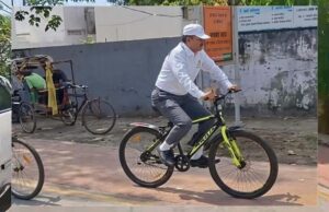 हाईकोर्ट जज की अनोखी पहल: कार नहीं, साइकिल से पहुंचे अदालत; हर तरफ हो रही चर्चा