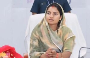मंत्री लक्ष्मी राजवाड़े की पहल पर सूरजपुर जिला प्रशासन ने वितरित की मुआवजा राशि