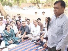 अफसरशाही छोड़ जमीन पर उतरे रीवा कलेक्टर, नॉन एसी बस से गांव पहुंचकर सुनी लोगों की समस्याएं