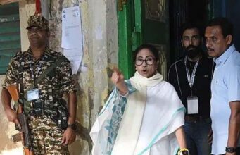 ममता की 3 घंटे की मौजूदगी और कार्यकर्ताओं का पहरा, टीएमसी के आरोप पर EC का जवाब