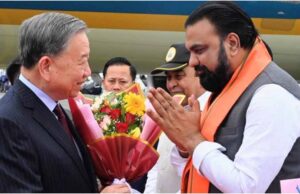बिहार के मुख्यमंत्री सम्राट चौधरी ने एयरपोर्ट पर किया स्वागत, सुरक्षा के कड़े इंतजाम के बीच हुआ उच्चस्तरीय दौरा