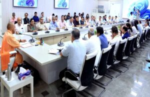 काफिले की गाड़ियां घटाएं, ईंधन बचाएं: योगी आदित्यनाथ की जनता और अधिकारियों से अपील