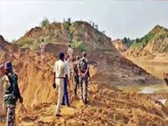 एनटीपीसी क्षेत्र में रातभर चला अवैध खनन, 15 फीट गहरे गड्ढे मिले